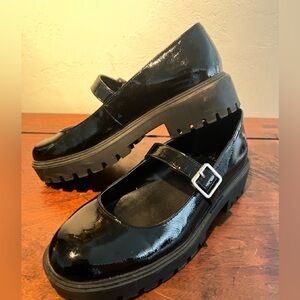 Patent Leather Mary Jane. Size 9M. Clean. Good Preowned Condition. No Box.